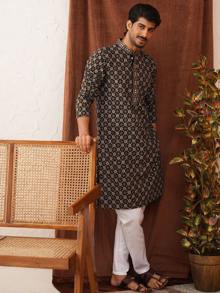 Jompers Men Embroidered Regular Sequinned Kurta with Pyjamas