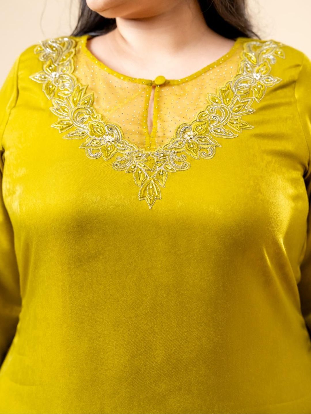 Mamicha Embroidered Round Neck Kurta Set