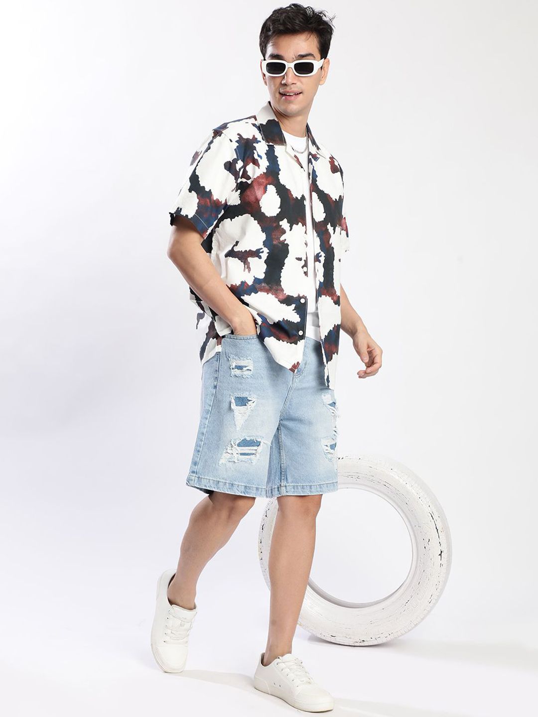 Bene Kleed Men Baggy Fit Distressed Denim Shorts