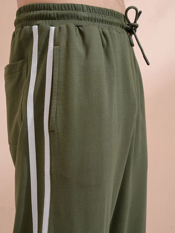 HIGHLANDER Men Colourblocked Printed Straight Fit Joggers Trousers