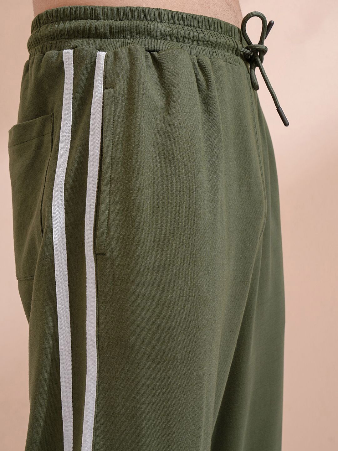 HIGHLANDER Men Colourblocked Printed Straight Fit Joggers Trousers