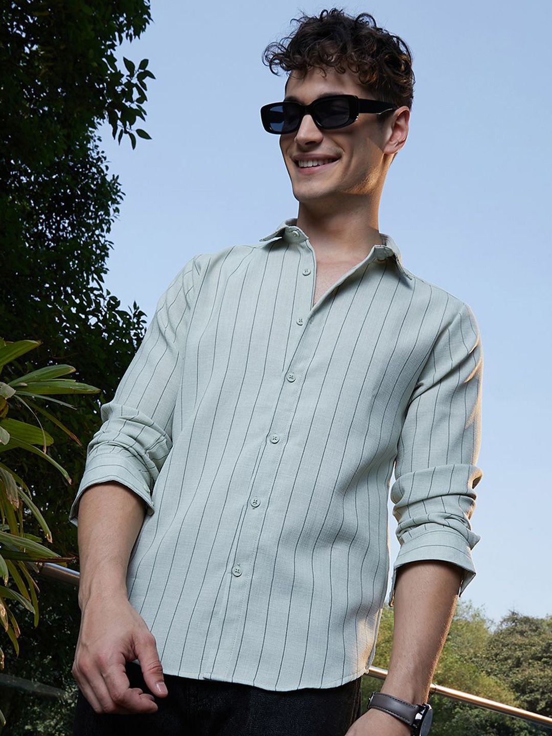Campus Sutra Men Classic Fit Spread Collar Vertical Striped Cotton Casual Shirt