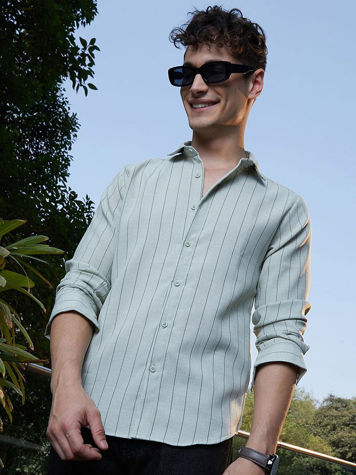Campus Sutra Men Classic Fit Spread Collar Vertical Striped Cotton Casual Shirt