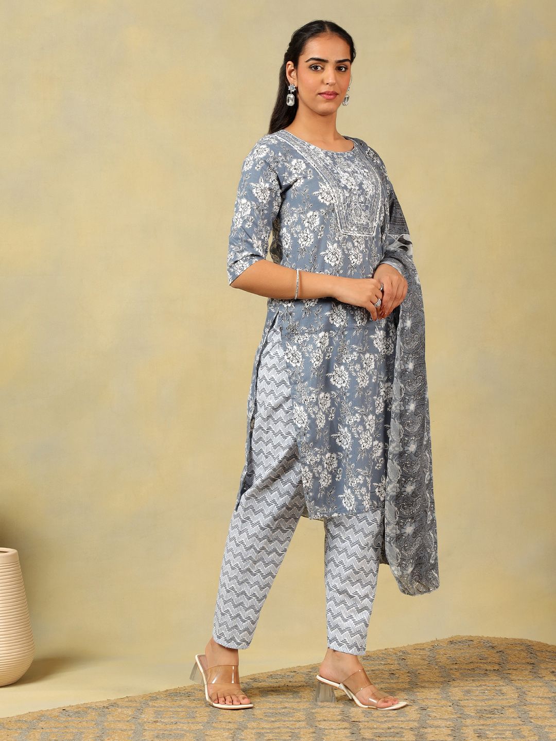 Mamicha Women Floral Printed Regular Mirror Work Pure Cotton Kurta with Trousers & With Dupatta