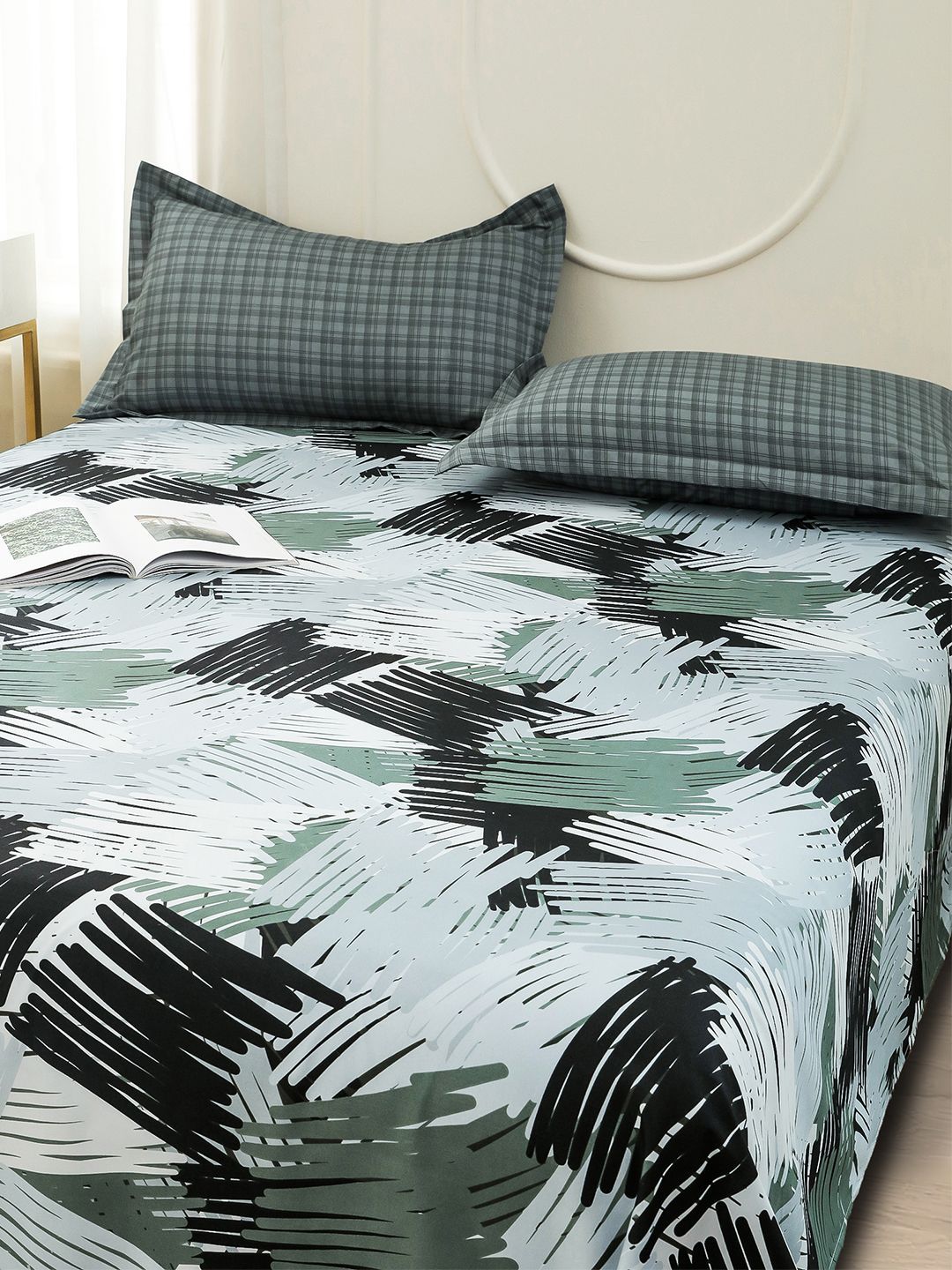 Story@home Green & White Abstract Printed 240 TC Satin Finish Queen Bedsheet Set