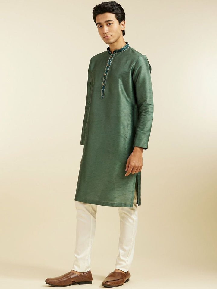 Diwas by Manyavar Mandarin Collar Straight Kurta