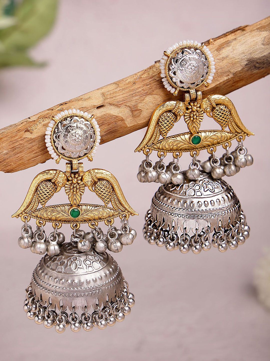 Karatcart Gold-Plated Dome berbentuk Kundan Kundan Studded & Beaded Bird Motif Jhumkas