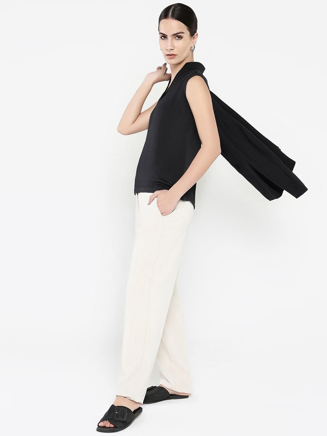 Rareism Women Solid V-Neck Top