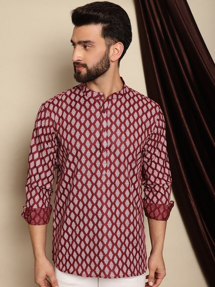 Kurta Pendek Kolar Jalur Bercetak Motif Etnik Maroon Anouk