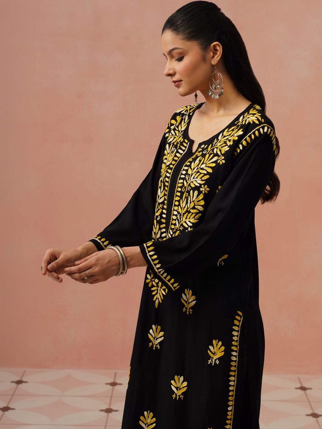Rumah Wanita Chikankari Motif Etnik Bersulam Kurta Chikankari