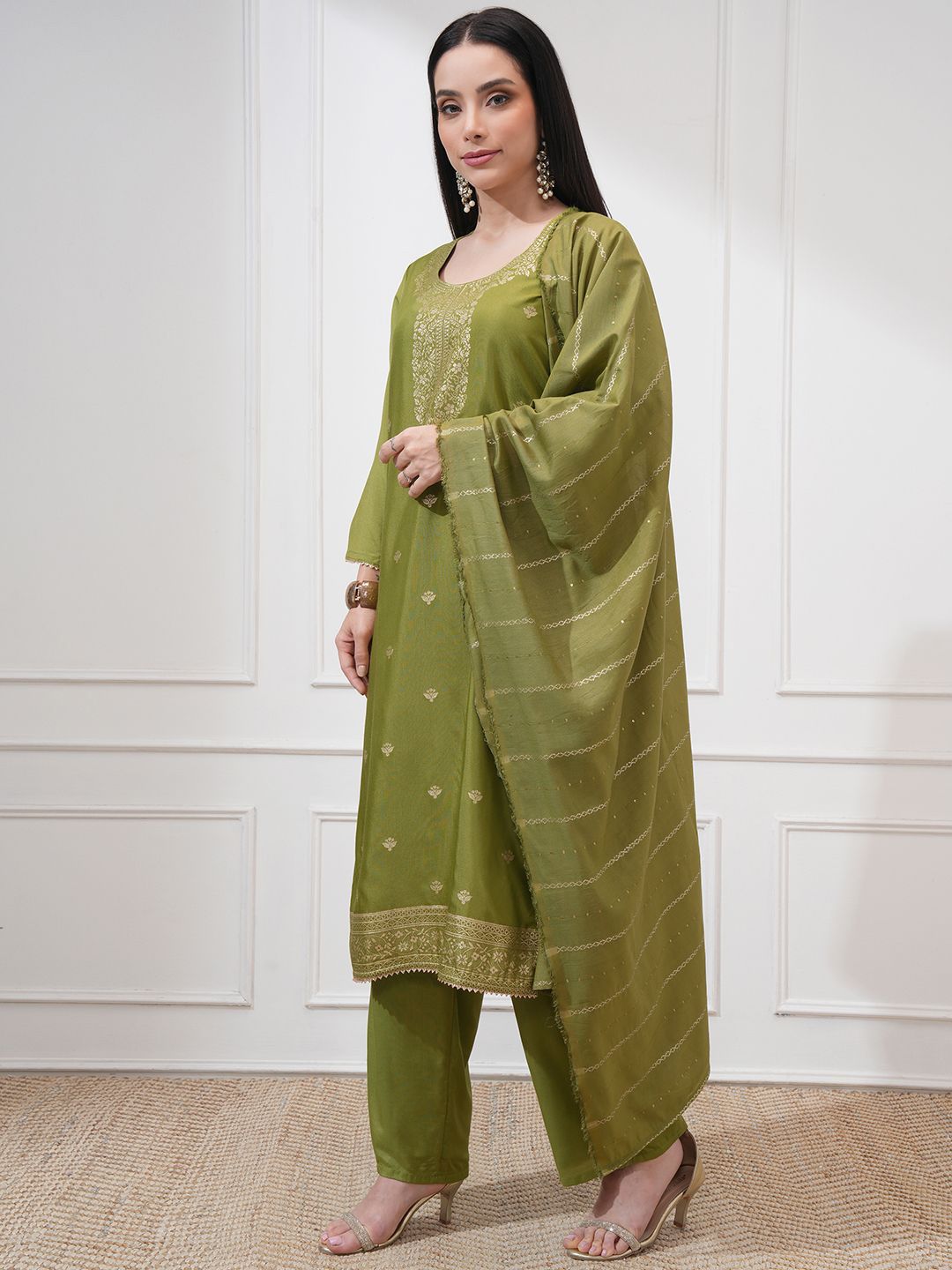 Vishudh Women Straight Jacquard Kurta With Bottom & Dupatta