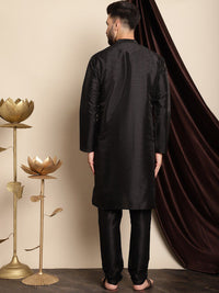 Anouk Mandarin Collar Dupion Silk Kurta dengan Churidar