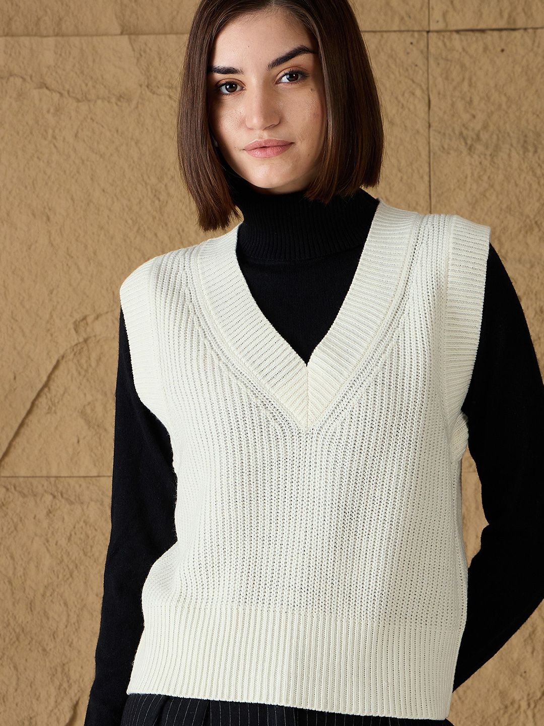 SASSAFRAS Women Crop Sweater Vest