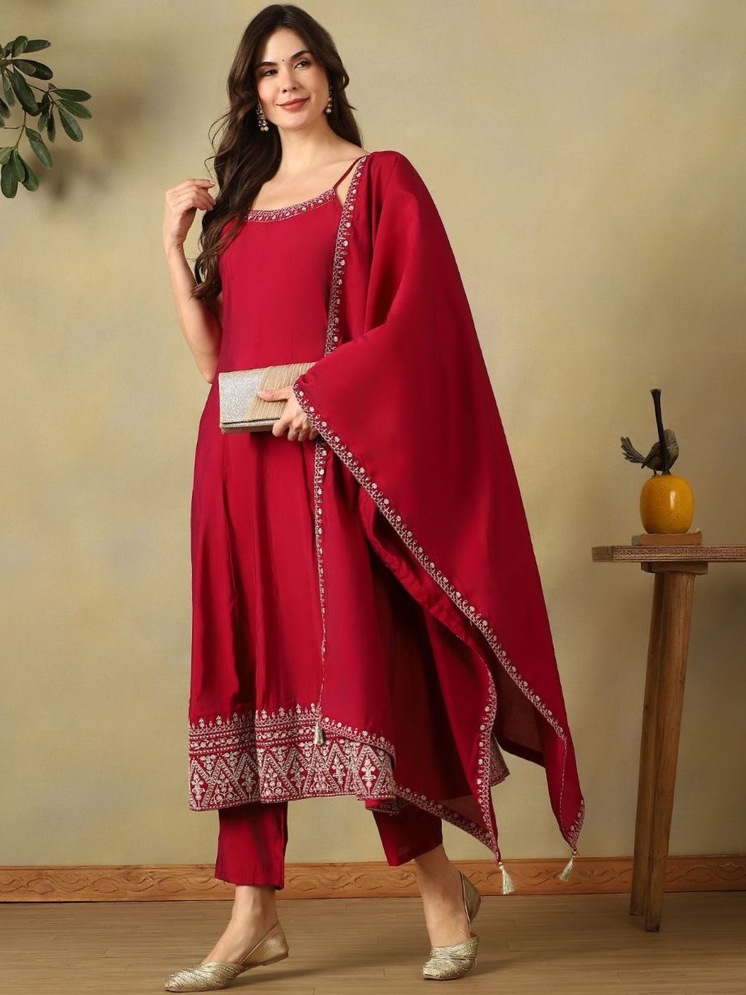 Motif Etnik Wanita Mamicha Bersulam Benang Biasa Kurta Kerja dengan Seluar & Dengan Dupatta