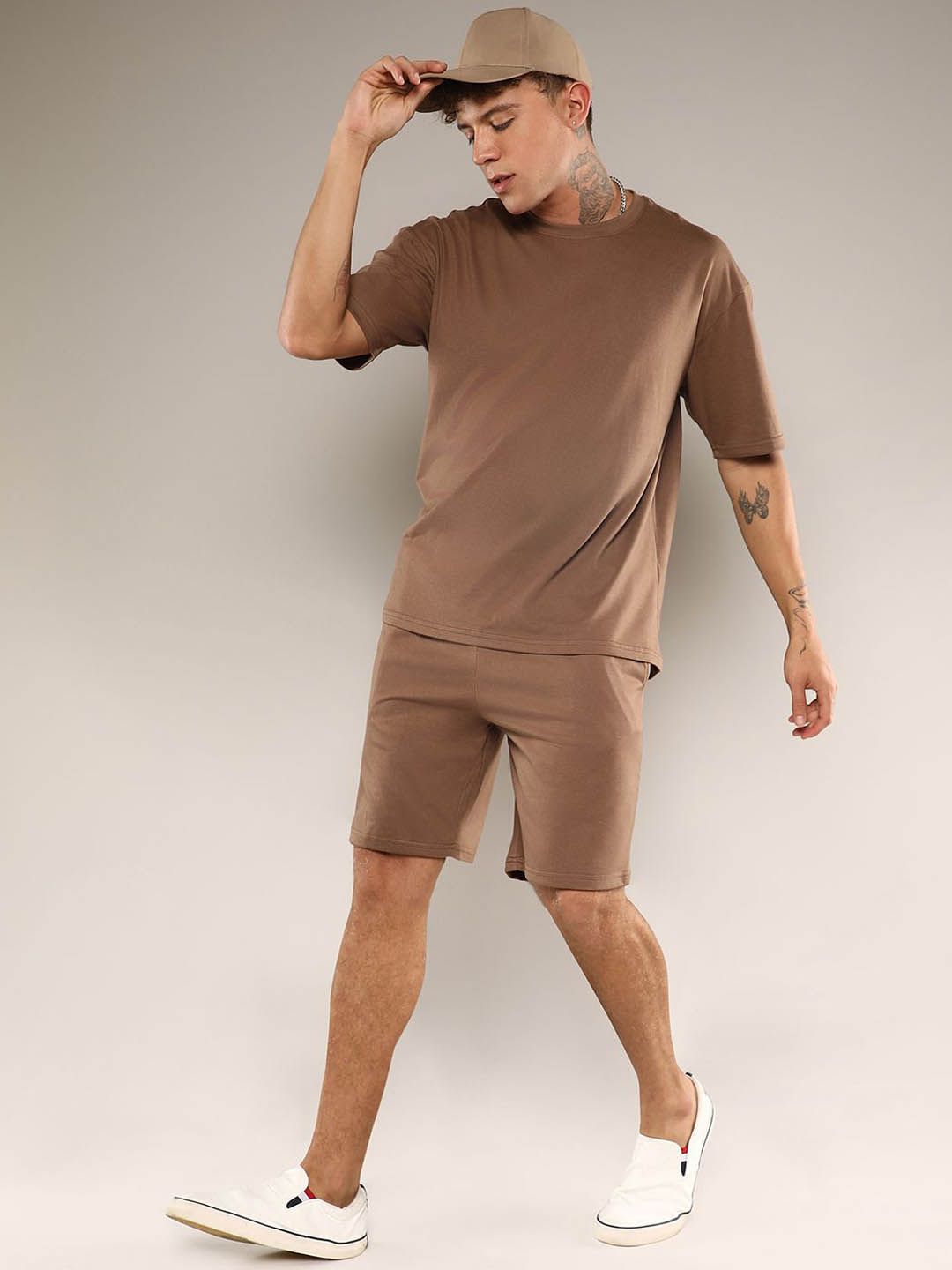 Campus Sutra Round Neck Short Sleeves T-Shirt With Shorts