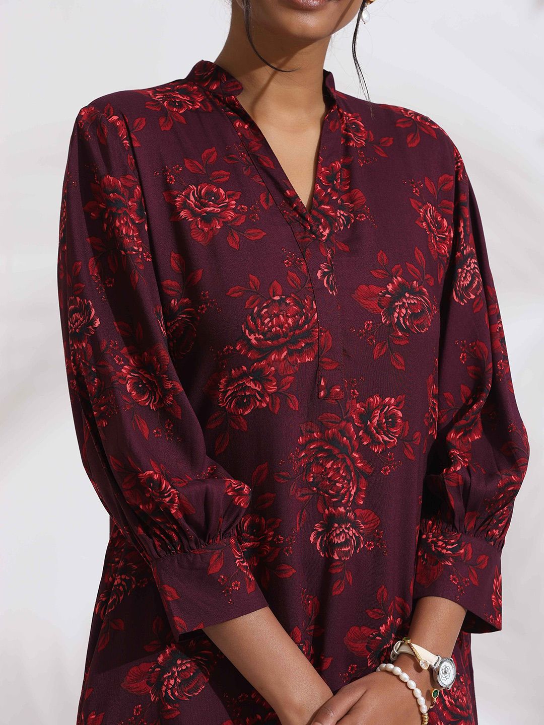 trueBrowns Floral Printed Straight Kurta with Trousers