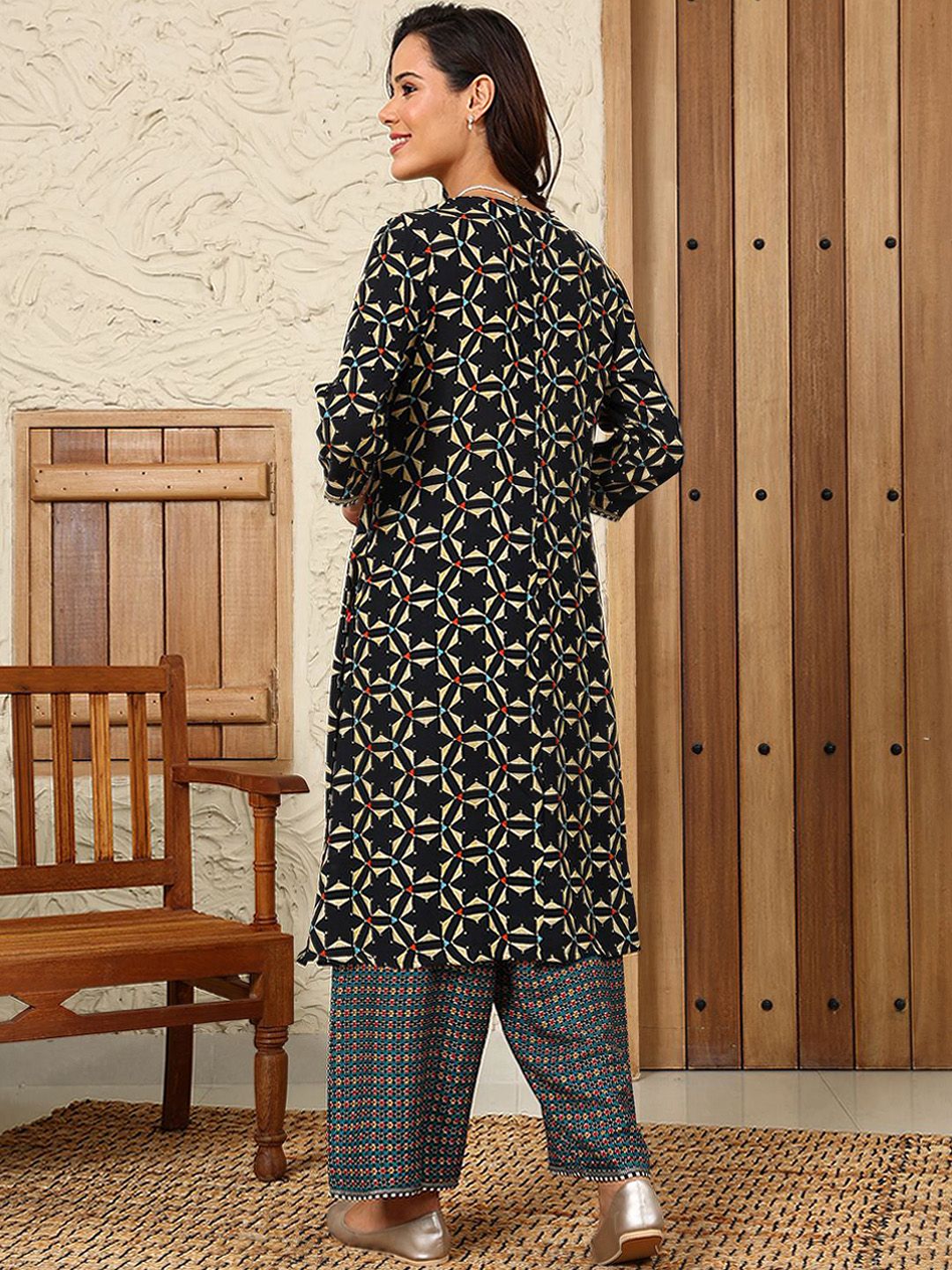 W Women Ethnic Motifs Flared Sleeves Thread Work Kurta