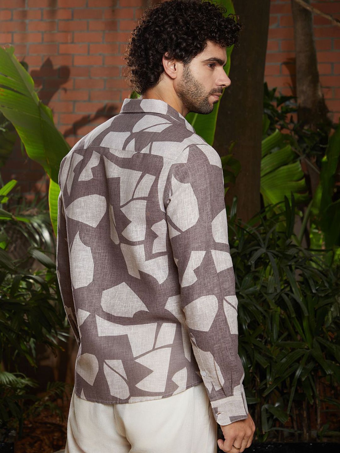 Campus Sutra Men Comfort Spread Collar Abstract Printed Linen Casual Shirt