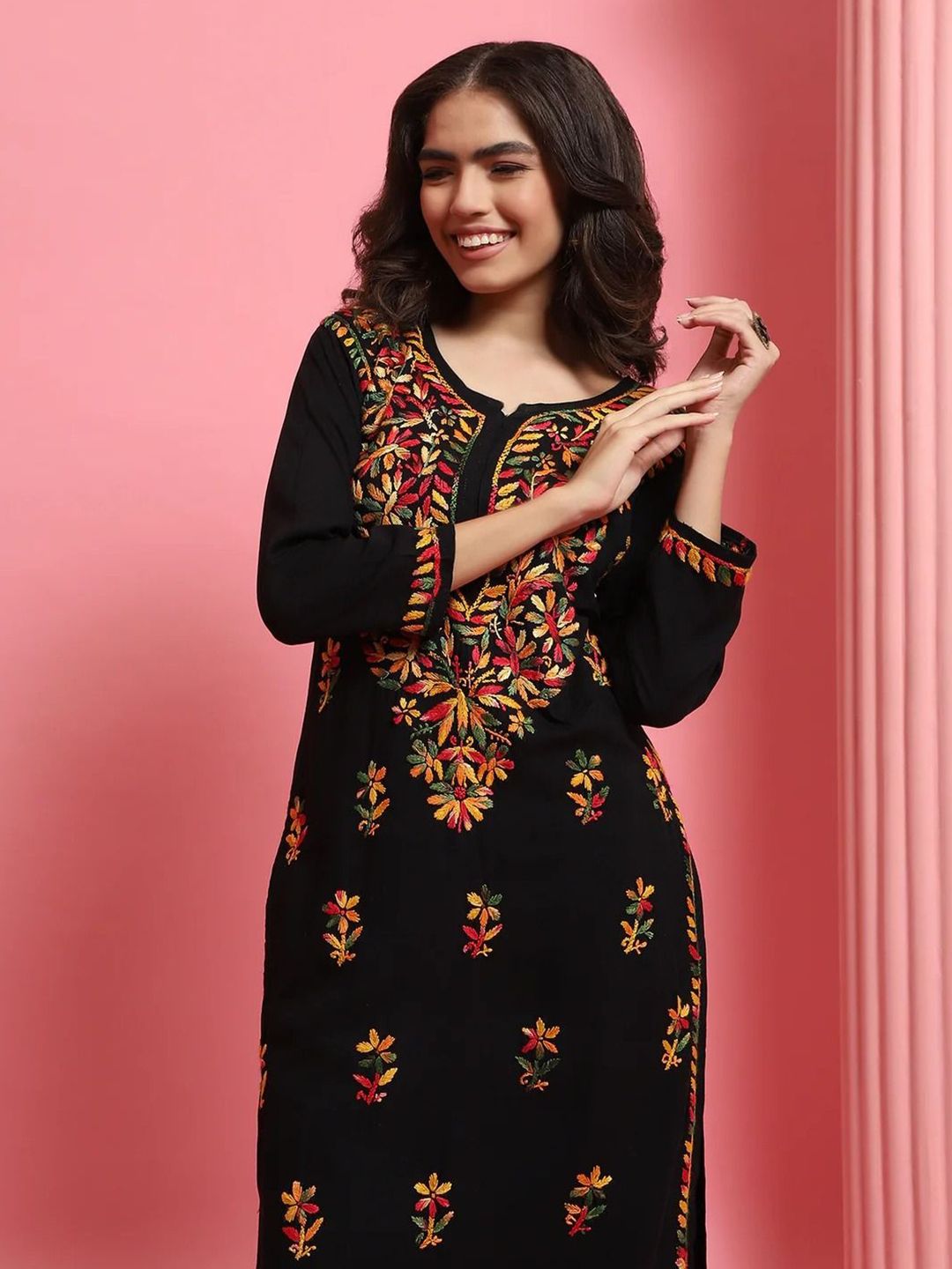 Rumah Wanita Chikankari Kurta Bersulam Chikankari Rayon Hitam