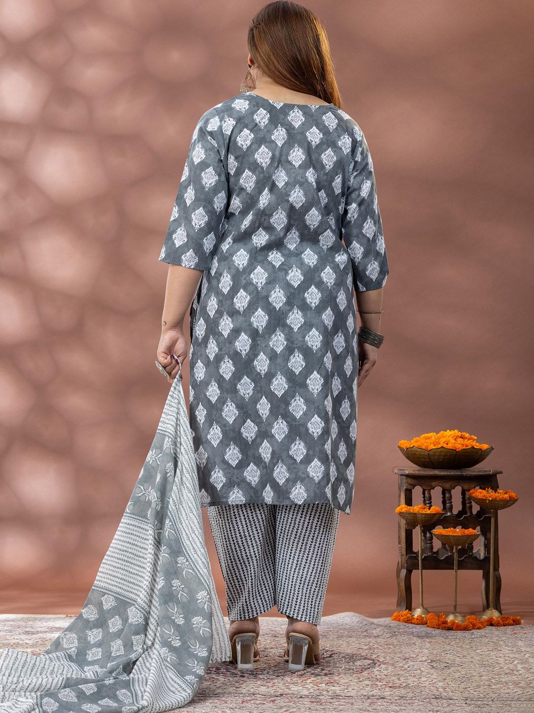 Mamicha Regal Ethnic Motifs Printed Kurta With Palazzos & Dupatta