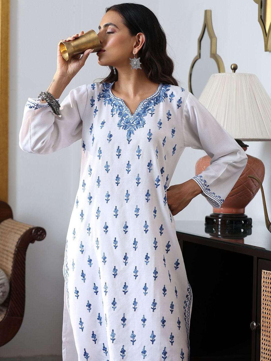 House of Chikankari Women White Cotton Aari Embroidered Kurta