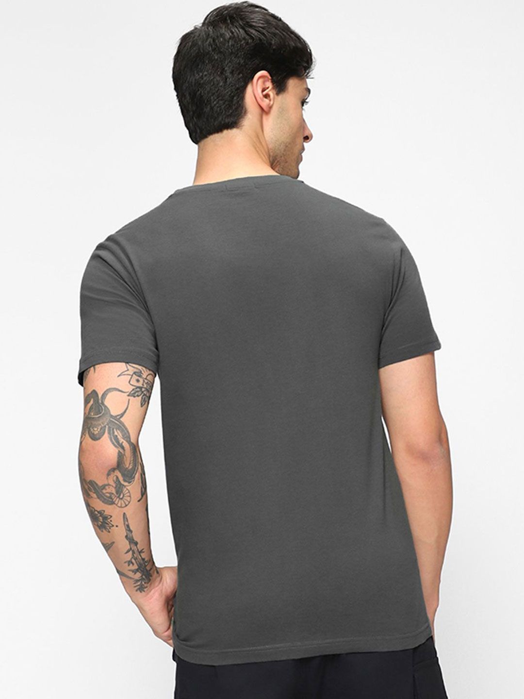 Bewakoof Men Graphic Printed Round Neck Pure Cotton T-shirt