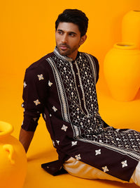 SOJANYA LUXE Kolar Mandarin Sulam Bunga Berlabuci Kurta Lurus Dengan Seluar