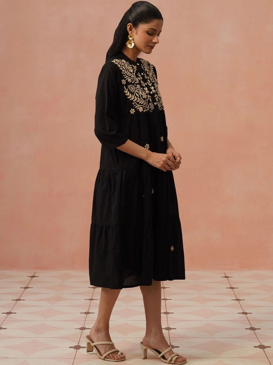 Pakaian Midi Bersulam A-Line House of Chikankari