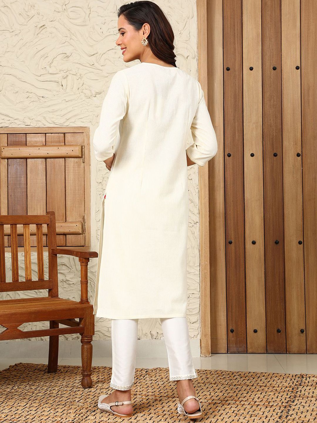 W Women Flared Sleeves Thread Work Kurta