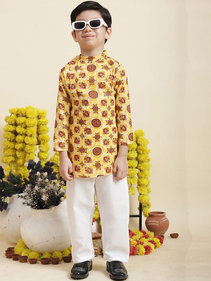 Cutiekins Boys Ethnic Motifs Printed Mandarin Collar Straight Kurta with Trousers