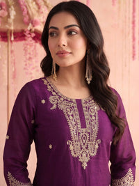 Mamicha Women Embroidered Regular Thread Work Kurta Set With Dupatta
