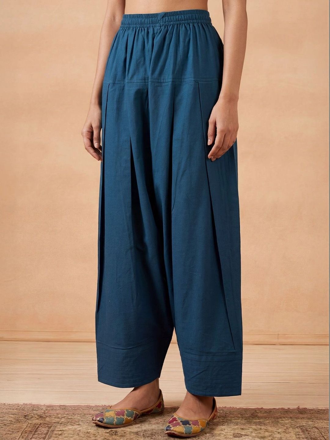 House of Chikankari Women Regular Chikankari Kurta with Trousers