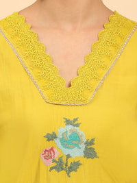 Mamicha Women Embroidered Thread Work Kurta