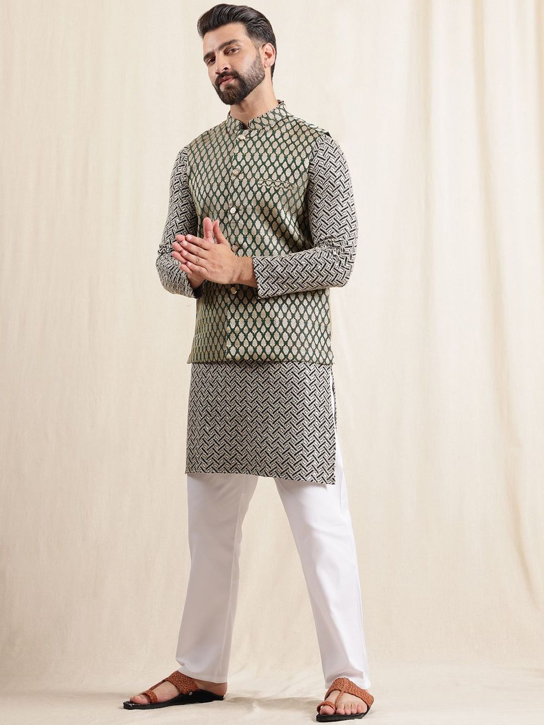 Motif Etnik Anouk Bersulam Kurta Kapas Tulen Bersulam Sequnnied Dengan Piyama & Jaket Nehru