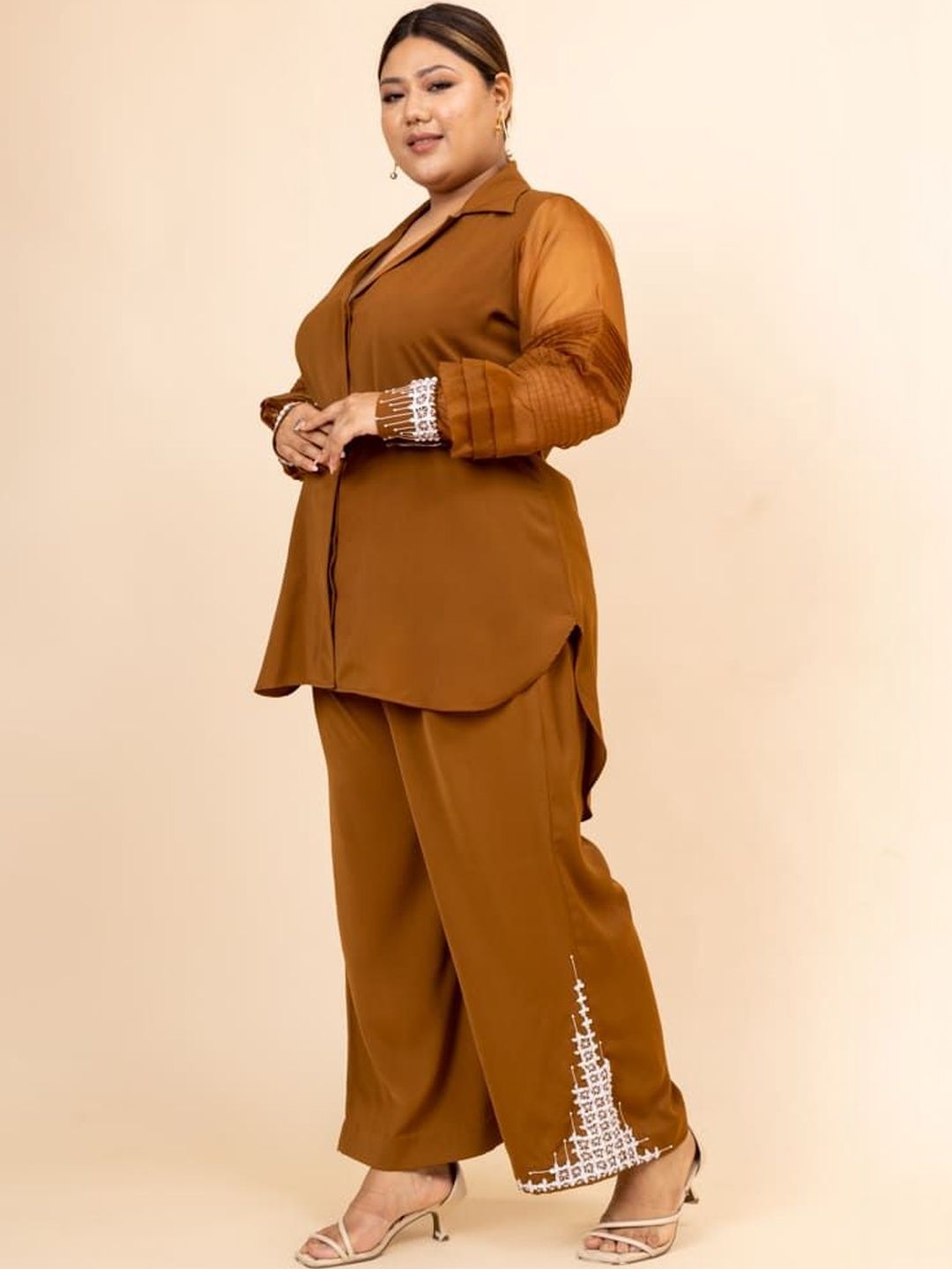 Atasan Kolar Baju Bersulam Mamicha Heer Dengan Palazzos Co-Ords