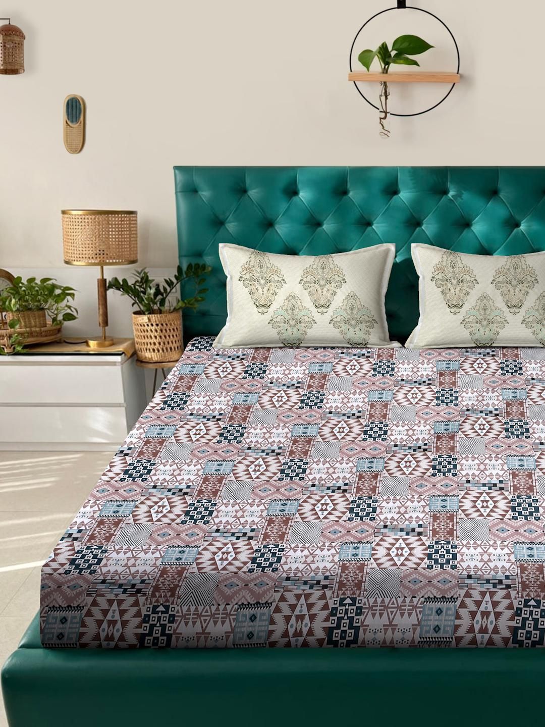 KLOTTHE Brown Geometric Printed Fitted 400 TC Cotton Super King Bedsheet & 2 Pillow Covers