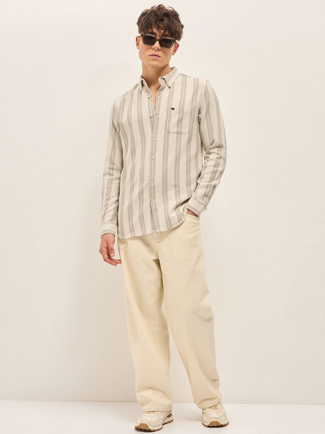 THE BEAR HOUSE Men Button-Down Collar Vertical Striped Slim Fit Casual Shirt