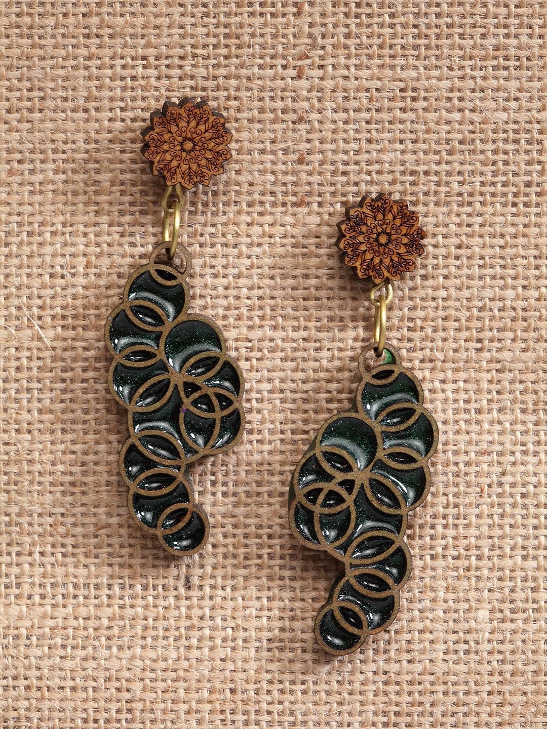 Anting-anting Drop Kontemporari Anouk Saduran Emas