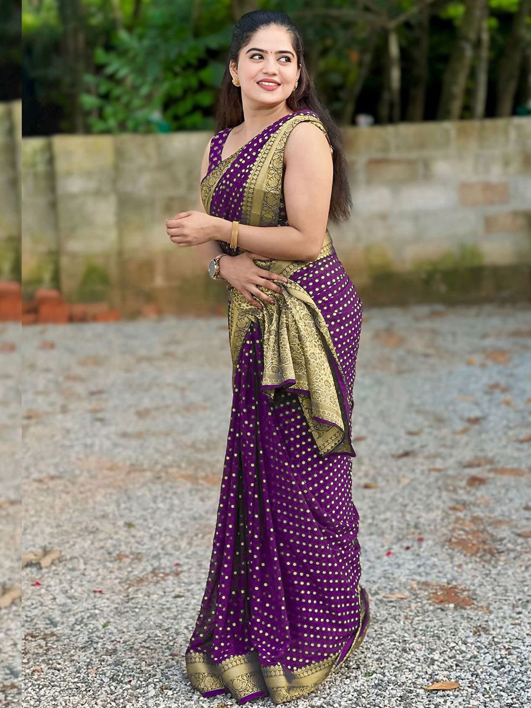 KALINI Woven Design Zari Saree With Unstiched Blouse Piece