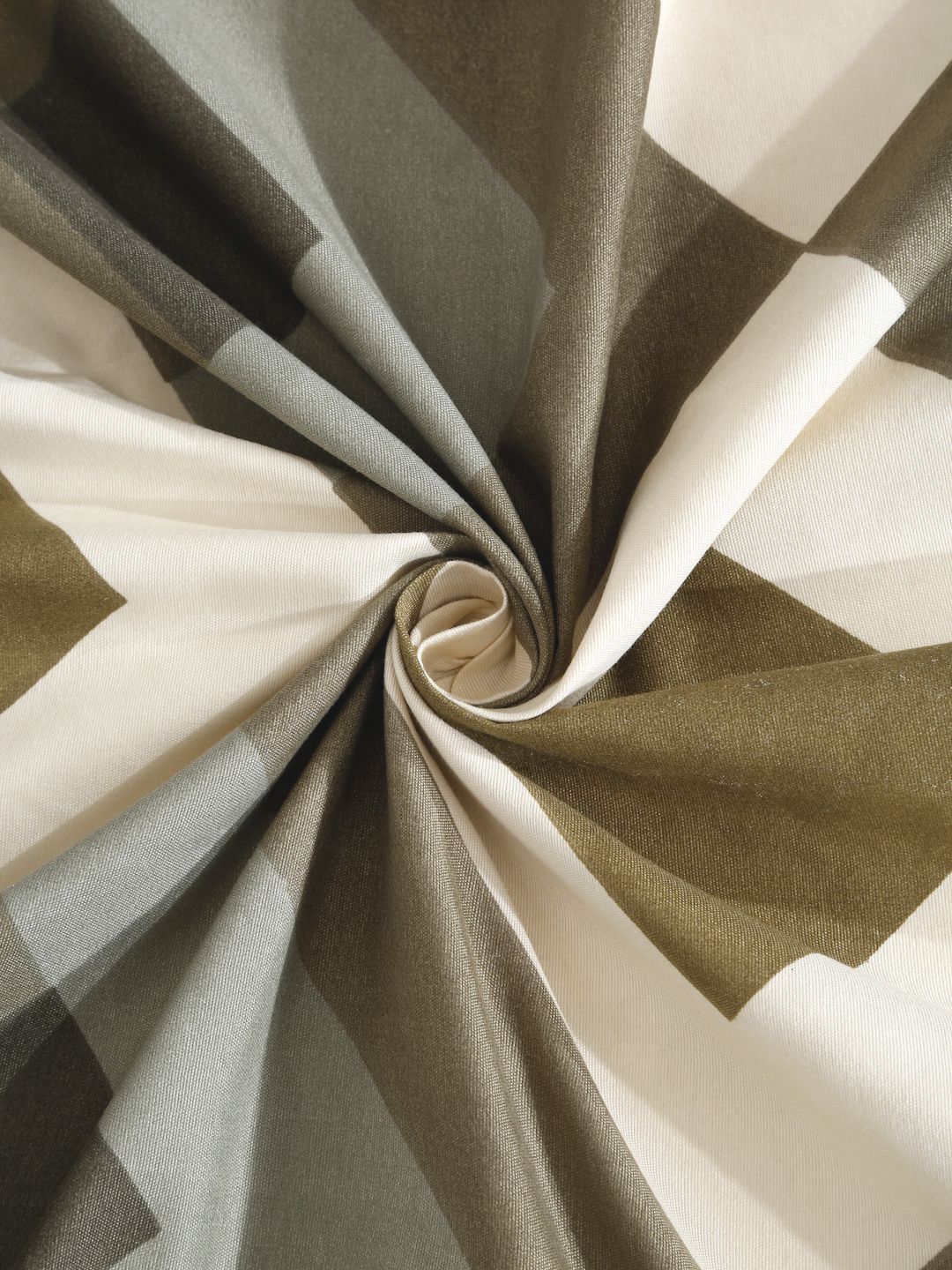 Aura White Geometric Polycotton 300 TC King Fine Bedsheet dengan 2 Sarung Bantal- 98 x 89 inci
