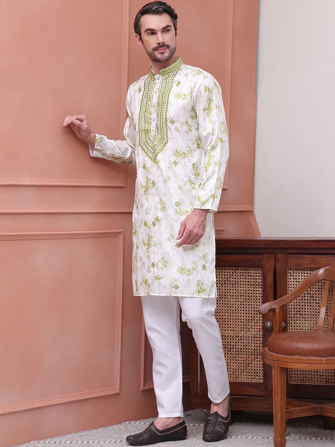 Jompers Abstract Printed Mandarin Collar Regular Thread Work Straight Kurta With Pyjama
