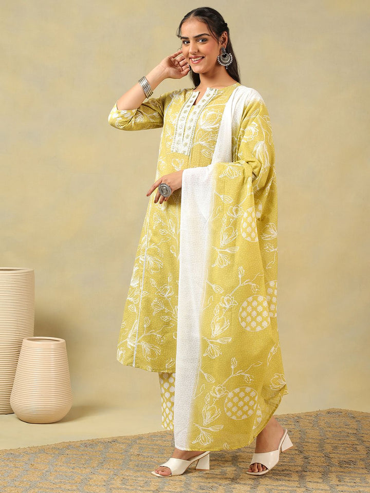 Mamicha Women Floral Printed Regular Thread Work Pure Cotton Kurta with Trousers & With Dupatta