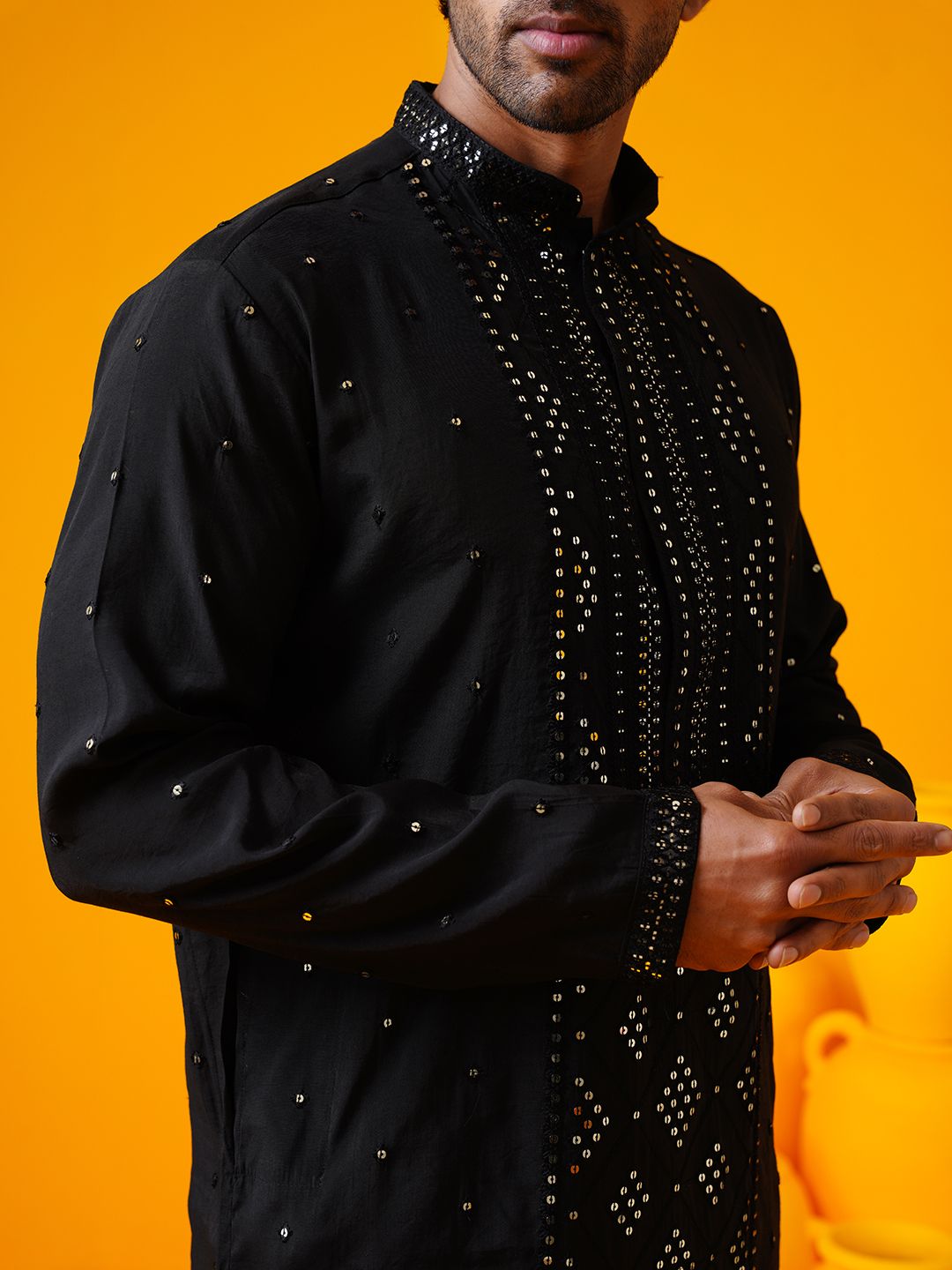 SOJANYA LUXE Cermin Kolar Mandarin Bersulam Geometrik Berfungsi Kurta Lurus Dengan Seluar