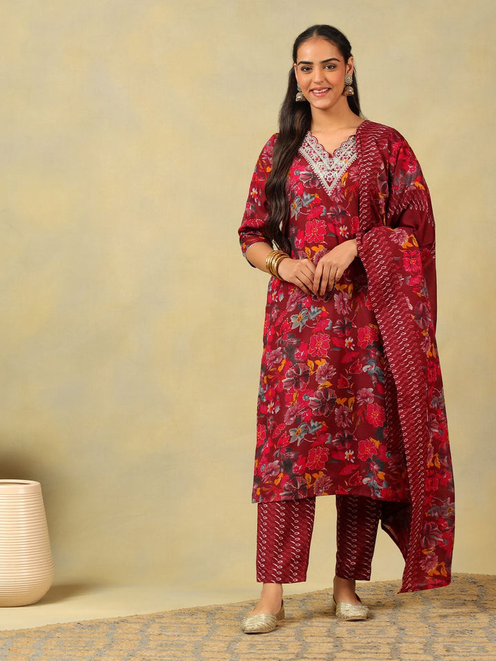 Mamicha Women Floral Printed Regular Thread Work Pure Cotton Kurta with Trousers & With Dupatta