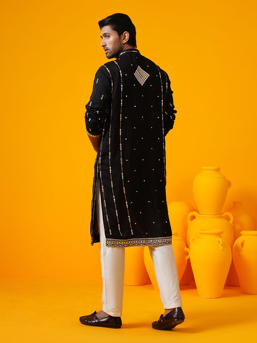 SOJANYA LUXE Kolar Mandarin Sulam Geometrik Kurta Lurus Sutera Tulen Dengan Seluar