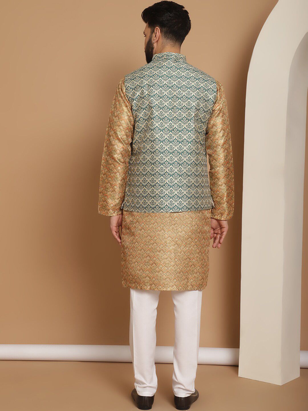 Kurta Biasa Motif Etnik Anouk dengan Jaket Churidar & Nehru