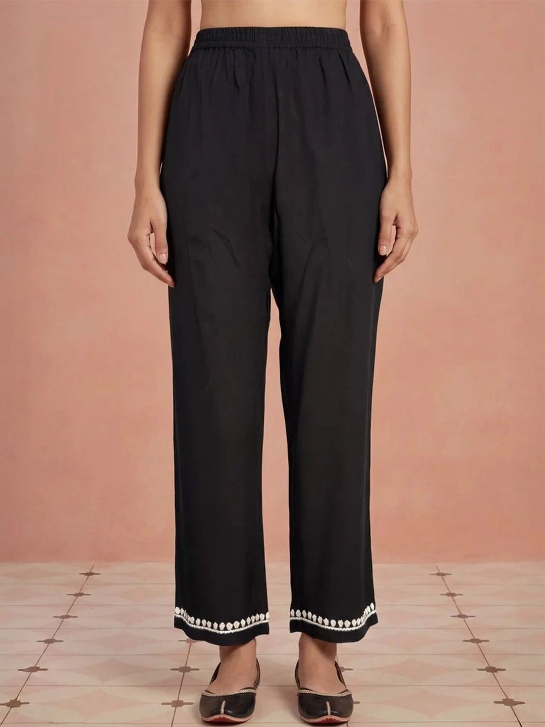House of Chikankari Women Regular Chikankari Kurta with Trousers