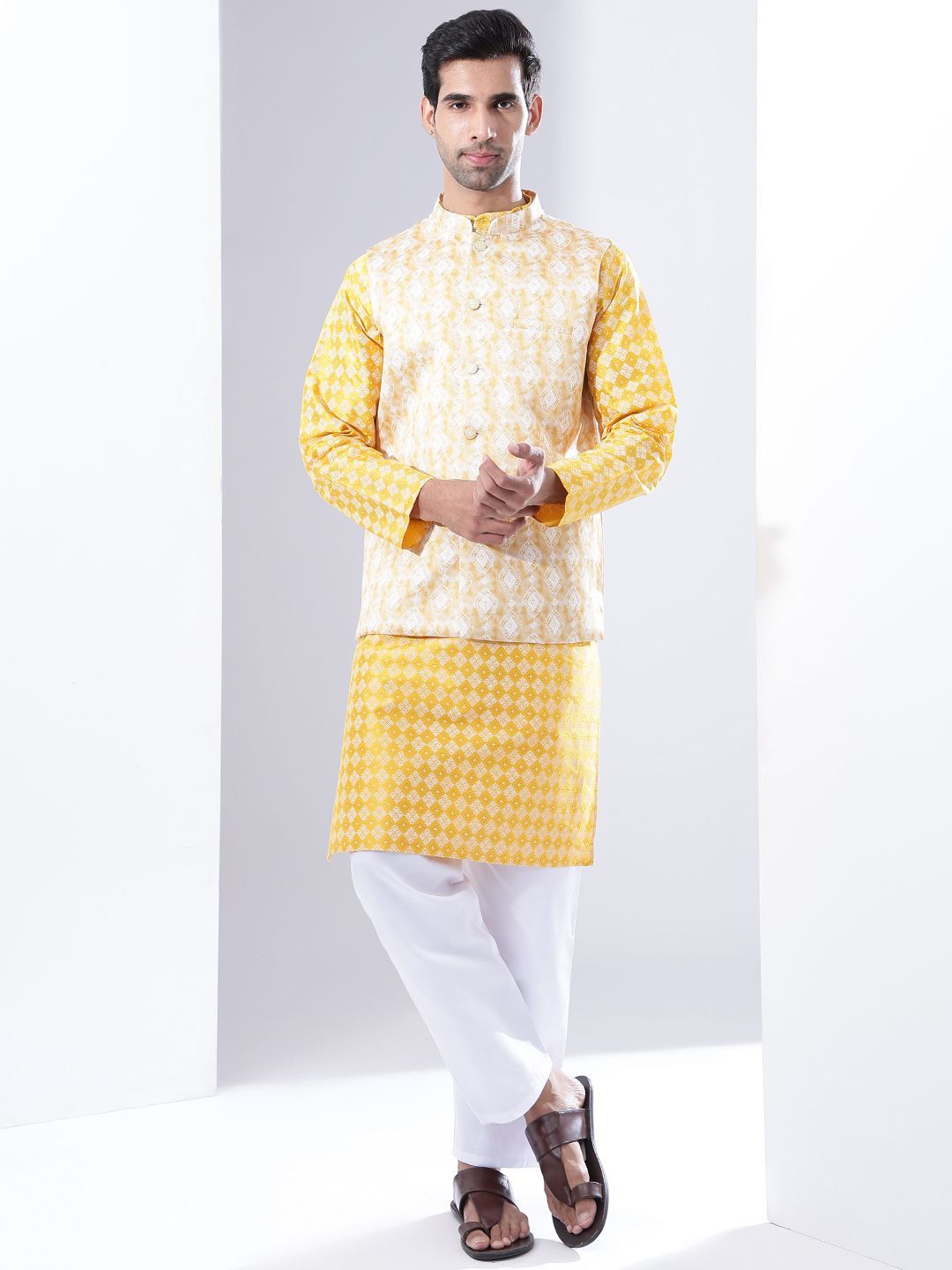 Anouk Men Ethnic Motifs Printed Kurta with Pyjamas & Nehru jacket
