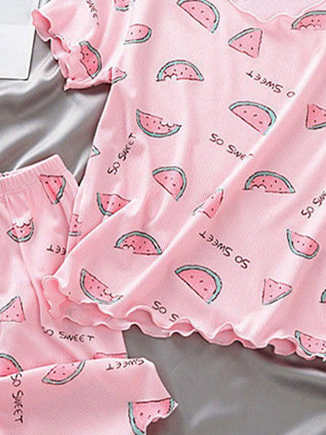 YK Girls Printed T-Shirt & Shorts Clothing Set