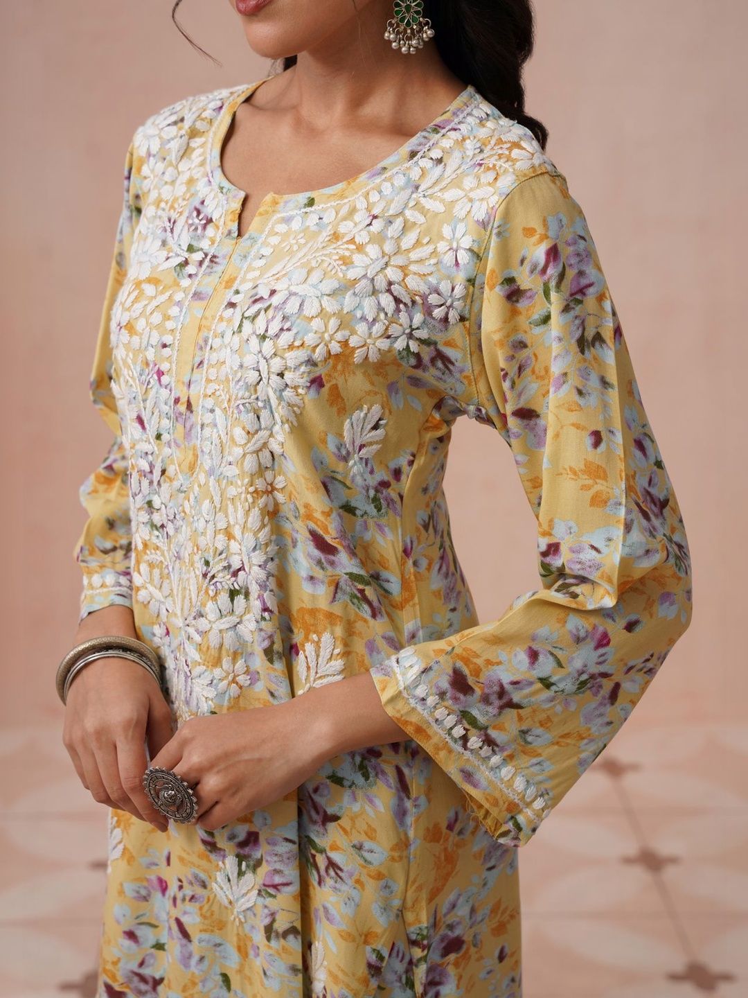 Rumah Wanita Chikankari Bercetak Kurta Chikankari Biasa dengan Seluar